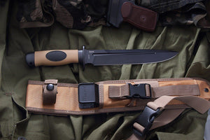 Polite - tactical knife by Mr. Blade, comes with nylon sheath