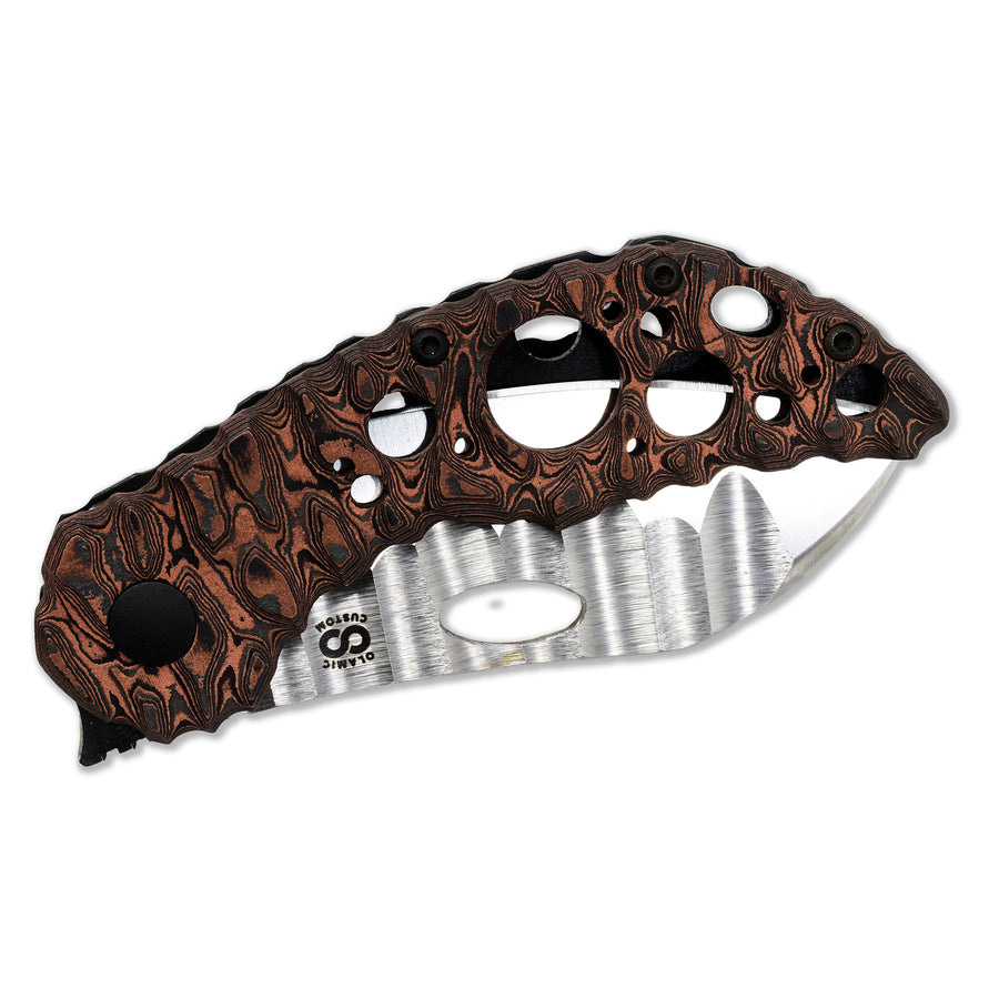 Olamic Busker Featherweight with Magnacut Largo blade and Molten Aphotic Black titanium handle – open view.