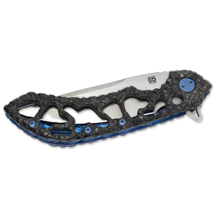 Olamic Wayfarer 247 Featherweight with CTS-XHP Suna blade and blue Volcanic titanium handle – open view.